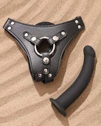 تصویر دیلدو سیلیکونی سیلیکونی با چرم مشکی طبیعی1 | مارکت زناشویی